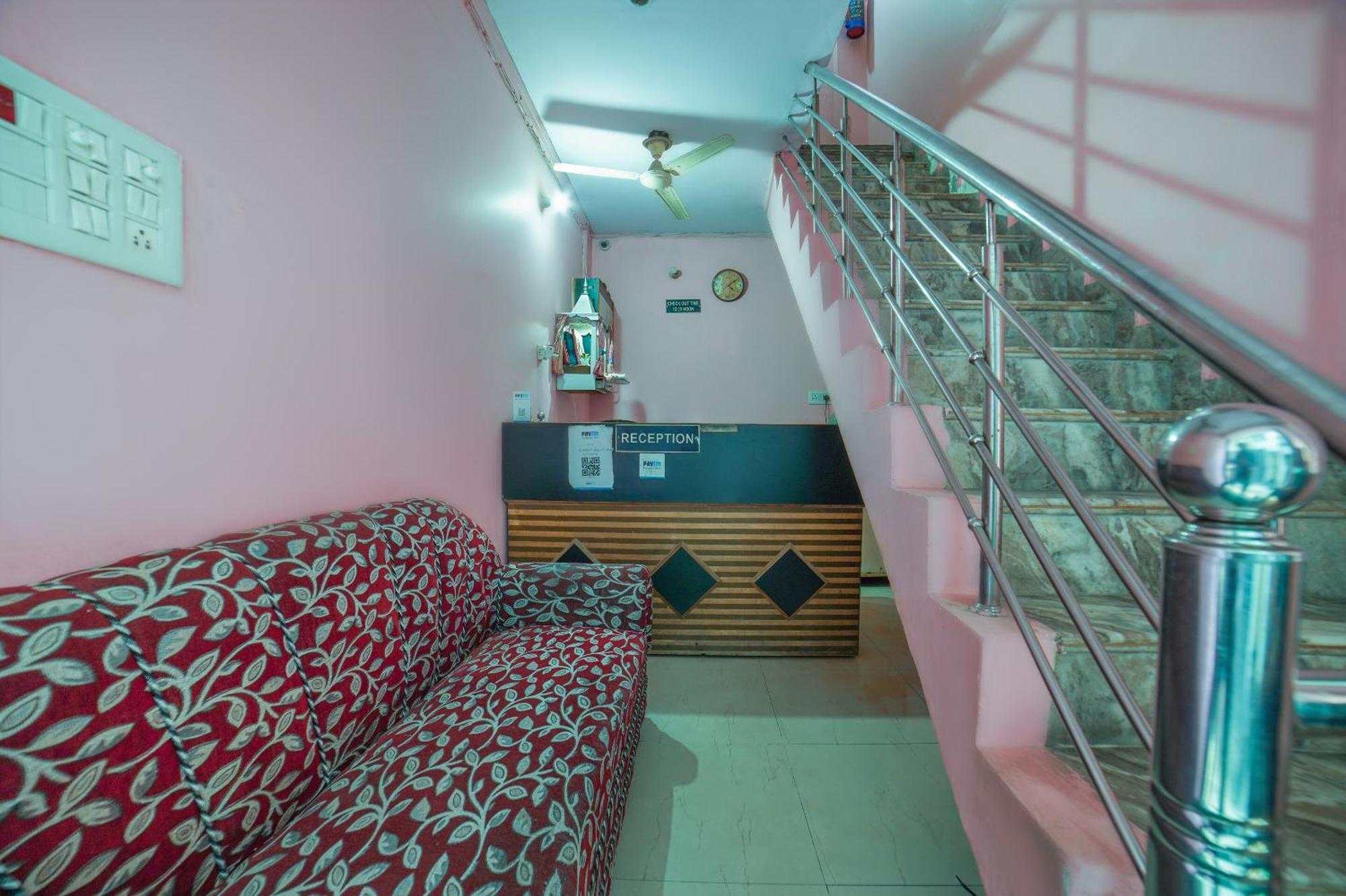 Spot On Komfort Guest House Rudrapur Eksteriør bilde