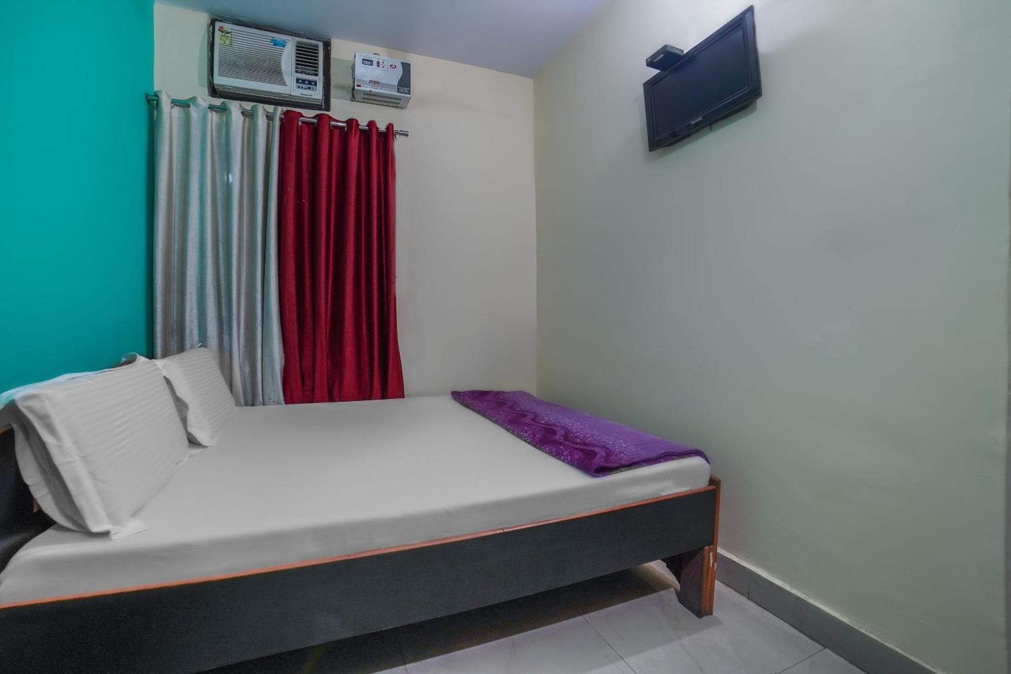 Spot On Komfort Guest House Rudrapur Eksteriør bilde