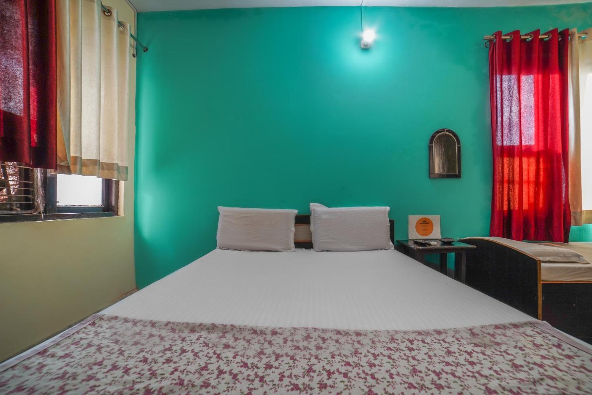 Spot On Komfort Guest House Rudrapur Eksteriør bilde