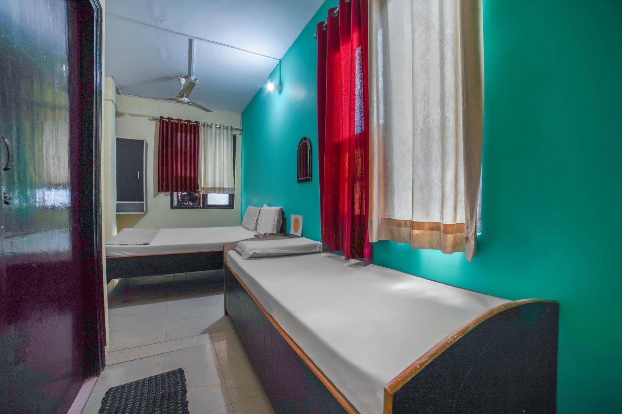 Spot On Komfort Guest House Rudrapur Eksteriør bilde